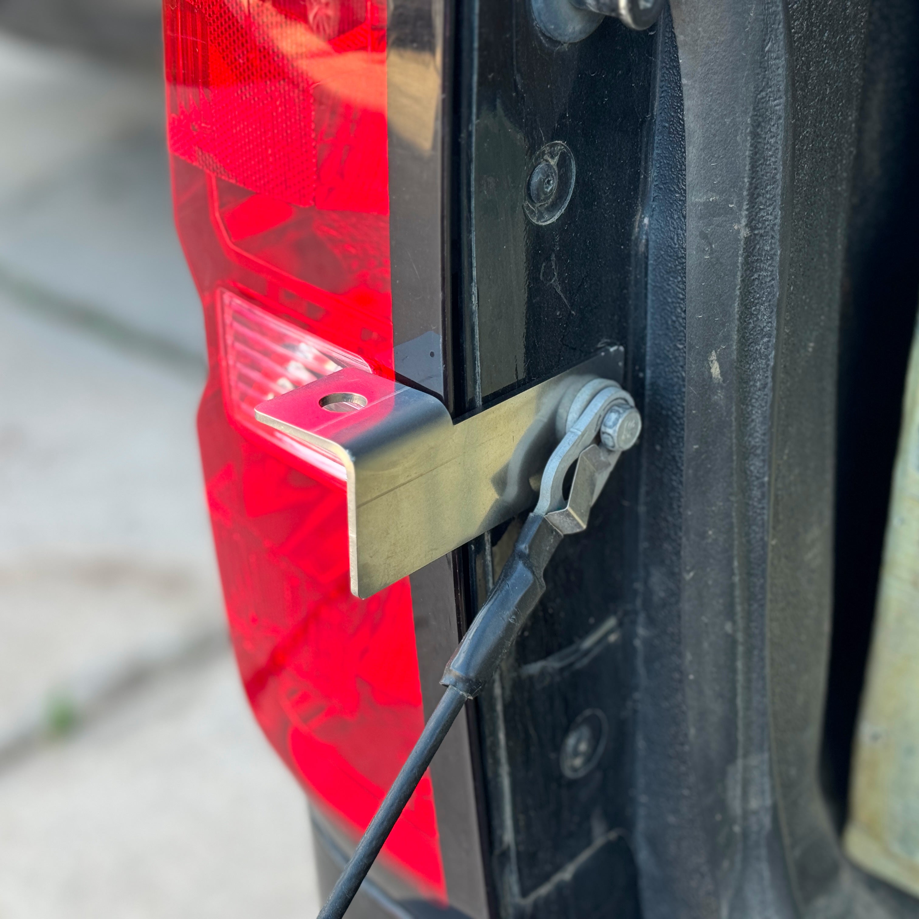 2014-2018 Silverado Sierra Tailgate Antenna Mount | CB, Ham